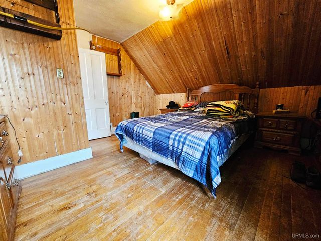 509 S 10th Street, Escanaba, MI 49829