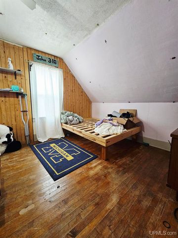 509 S 10th Street, Escanaba, MI 49829