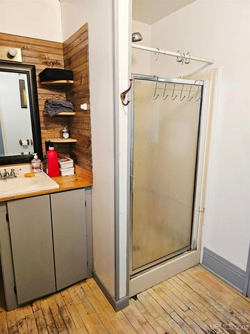 509 S 10th Street, Escanaba, MI 49829