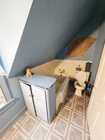 509 S 10th Street, Escanaba, MI 49829