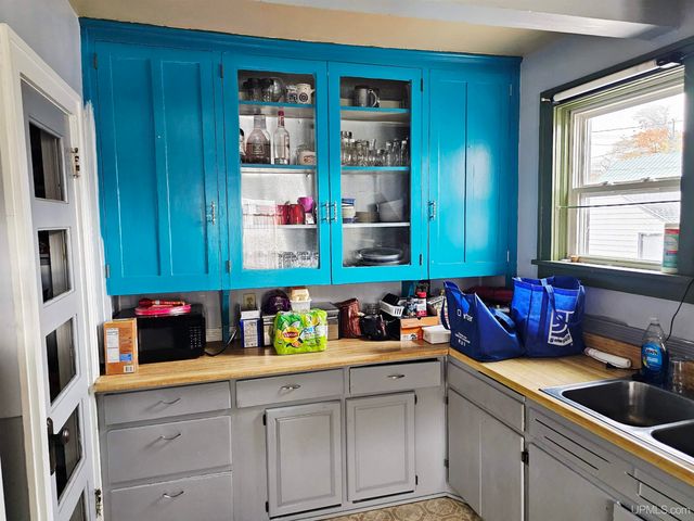 509 S 10th Street, Escanaba, MI 49829