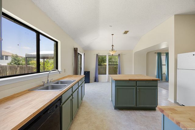 1073 Stone Trl, New Braunfels, TX 78130
