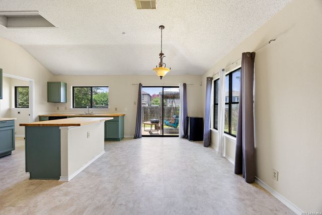 1073 Stone Trl, New Braunfels, TX 78130
