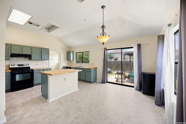1073 Stone Trl, New Braunfels, TX 78130