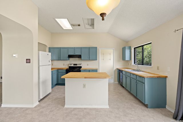 1073 Stone Trl, New Braunfels, TX 78130