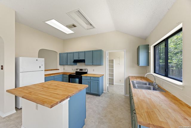 1073 Stone Trl, New Braunfels, TX 78130