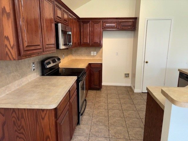 557 Marybeth Drive, Burleson, TX 76028
