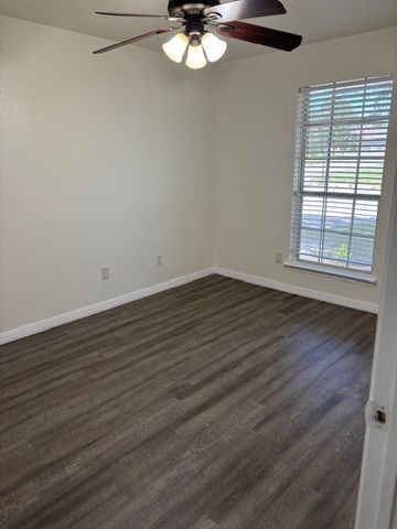 557 Marybeth Drive, Burleson, TX 76028