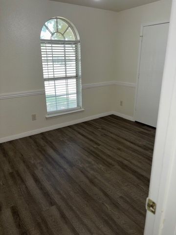 557 Marybeth Drive, Burleson, TX 76028
