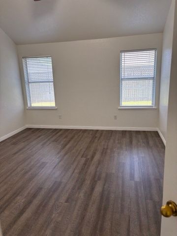 557 Marybeth Drive, Burleson, TX 76028