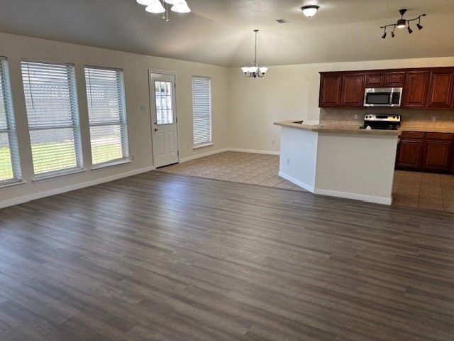 557 Marybeth Drive, Burleson, TX 76028