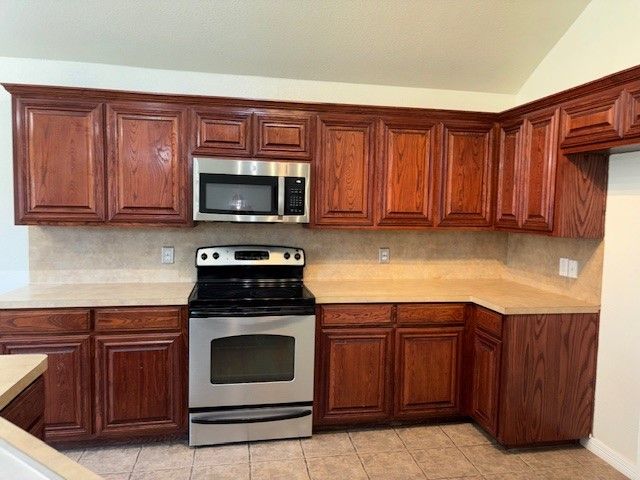 557 Marybeth Drive, Burleson, TX 76028