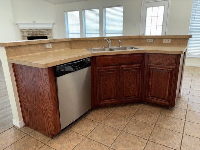 557 Marybeth Drive, Burleson, TX 76028