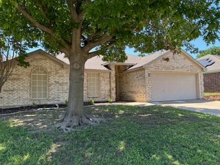 557 Marybeth Drive, Burleson, TX 76028