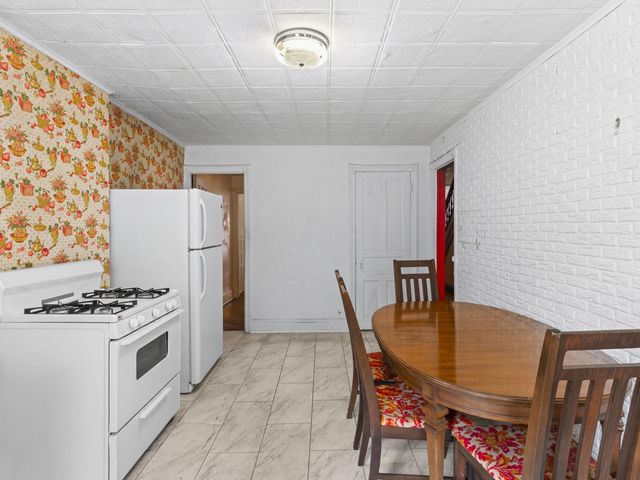 16 Virginia Place, New York City, NY 11213