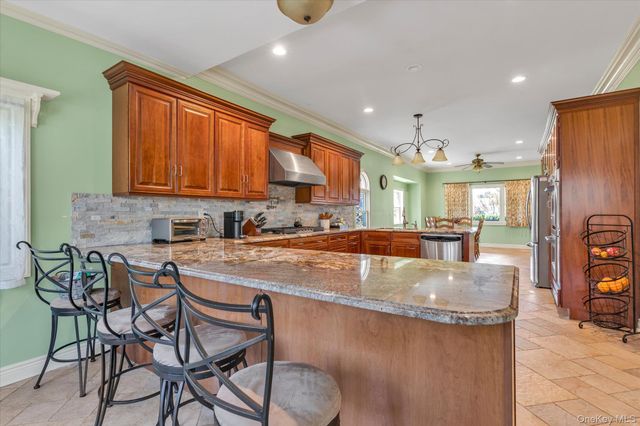 725 Scranton Avenue, East Rockaway, NY 11518