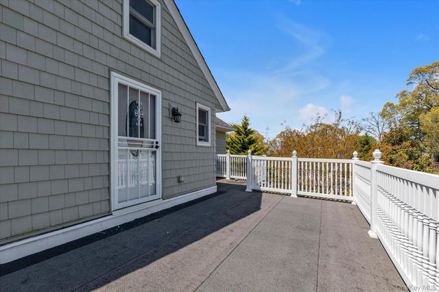 725 Scranton Avenue, East Rockaway, NY 11518