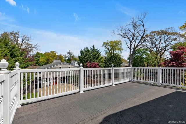 725 Scranton Avenue, East Rockaway, NY 11518