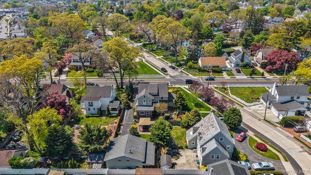 725 Scranton Avenue, East Rockaway, NY 11518