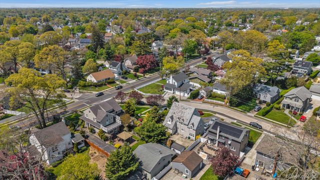 725 Scranton Avenue, East Rockaway, NY 11518