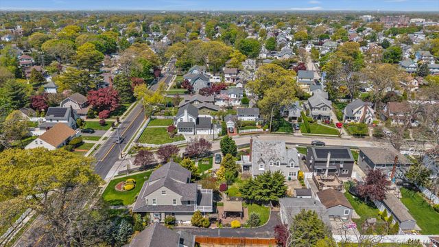 725 Scranton Avenue, East Rockaway, NY 11518