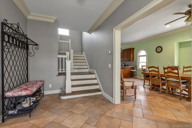 725 Scranton Avenue, East Rockaway, NY 11518