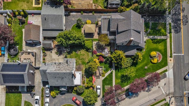 725 Scranton Avenue, East Rockaway, NY 11518