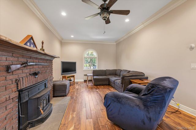 725 Scranton Avenue, East Rockaway, NY 11518