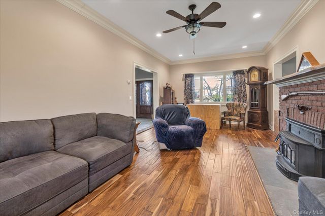 725 Scranton Avenue, East Rockaway, NY 11518