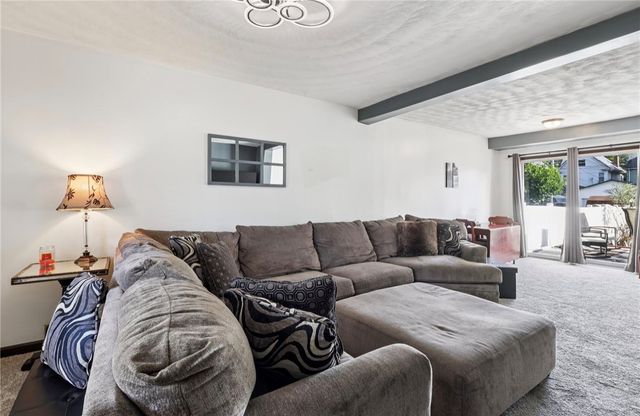 349 Franklin Ave, Applewold Boro, PA 16201