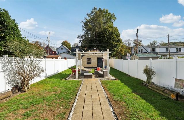 349 Franklin Ave, Applewold Boro, PA 16201