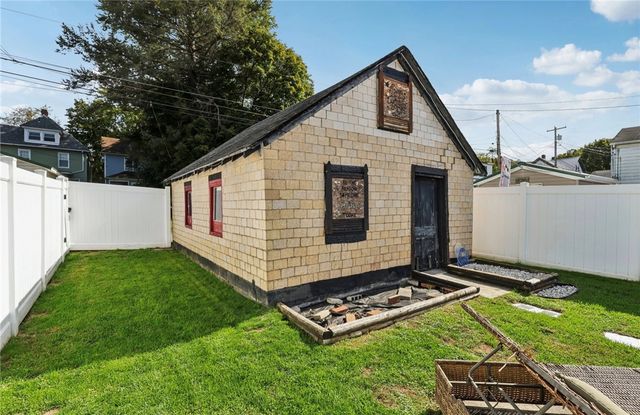 349 Franklin Ave, Applewold Boro, PA 16201