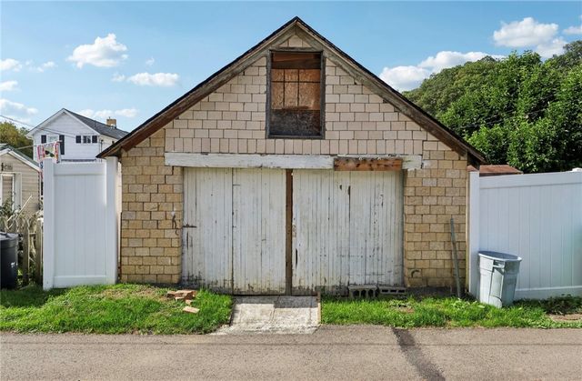 349 Franklin Ave, Applewold Boro, PA 16201