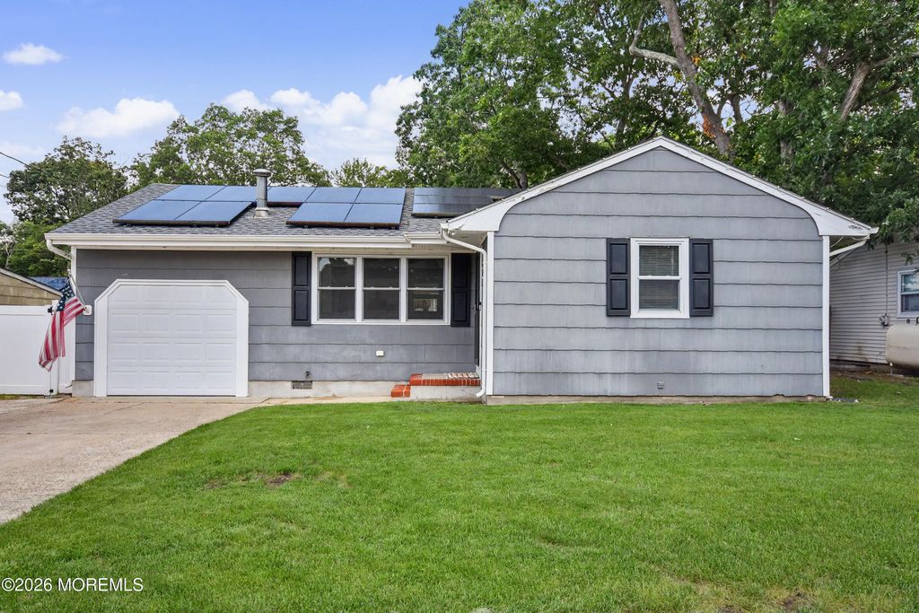 1930 Ravenwood Drive, Toms River, NJ 08753