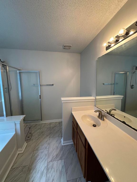 Image 10 of property listing at 5059 Thornton Drive, Summerville, SC 29485