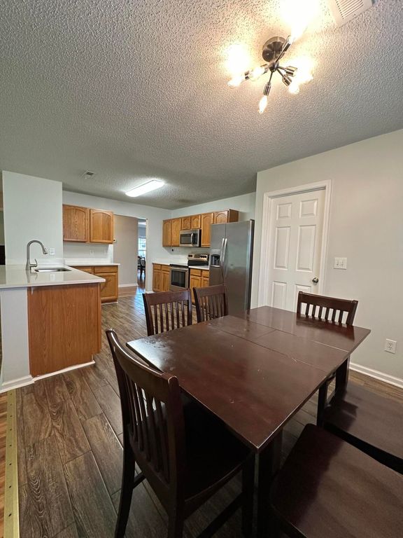 Image 5 of property listing at 5059 Thornton Drive, Summerville, SC 29485