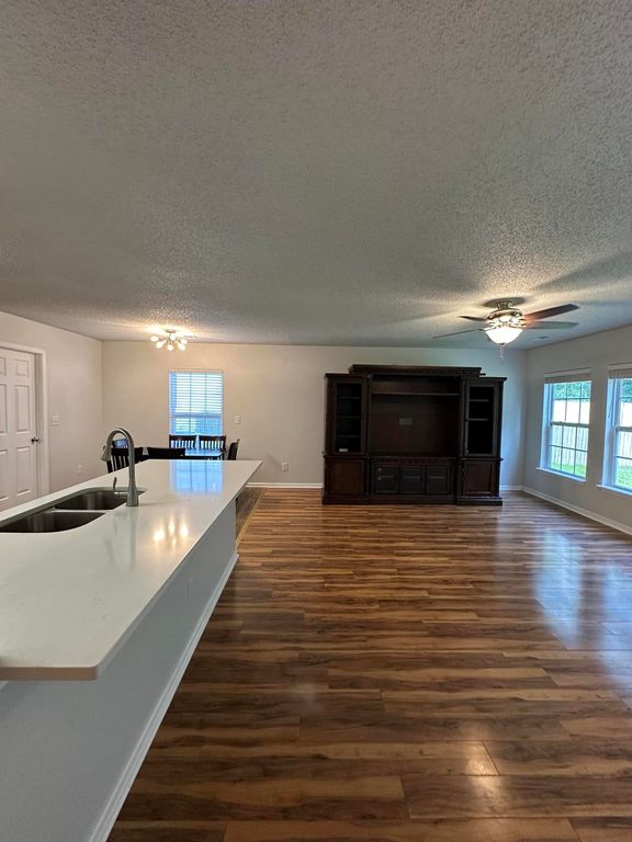 Image 8 of property listing at 5059 Thornton Drive, Summerville, SC 29485