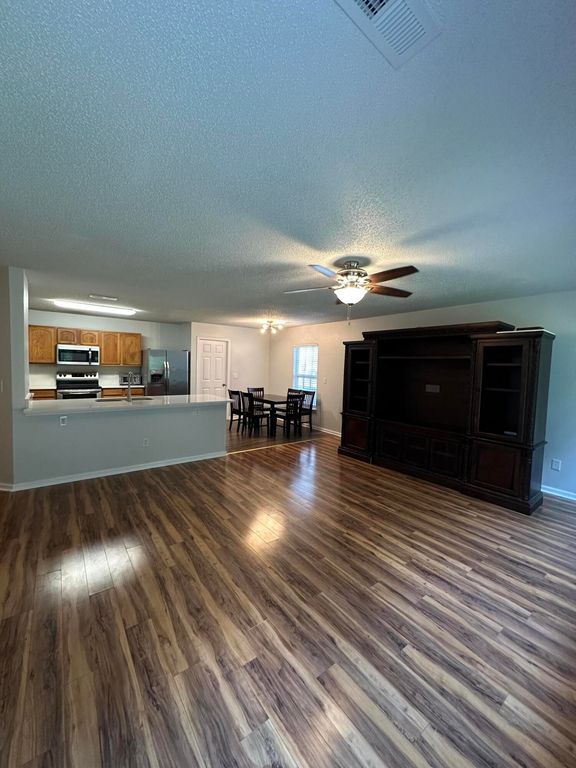 Image 9 of property listing at 5059 Thornton Drive, Summerville, SC 29485