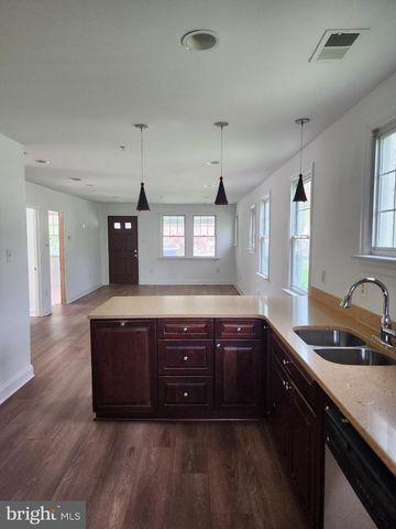 3047 DOUGLAS ST NE, Washington, DC 20018