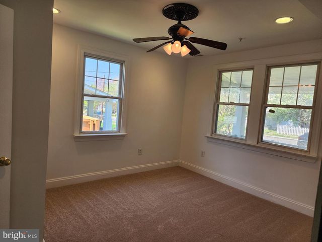 3047 DOUGLAS ST NE, Washington, DC 20018