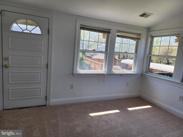 3047 DOUGLAS ST NE, Washington, DC 20018