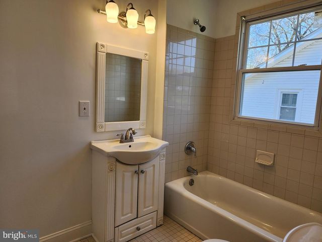 3047 DOUGLAS ST NE, Washington, DC 20018
