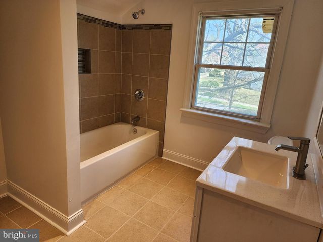 3047 DOUGLAS ST NE, Washington, DC 20018