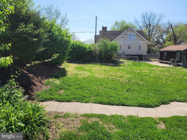 3047 DOUGLAS ST NE, Washington, DC 20018