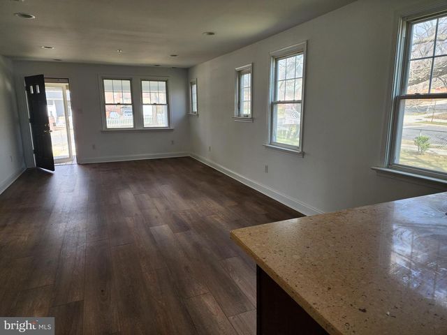 3047 DOUGLAS ST NE, Washington, DC 20018