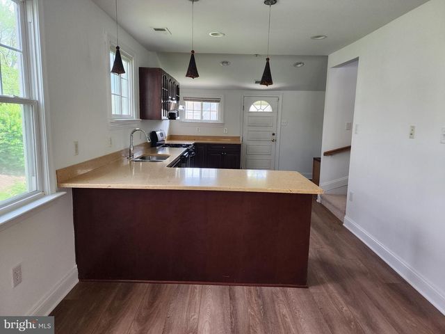 3047 DOUGLAS ST NE, Washington, DC 20018