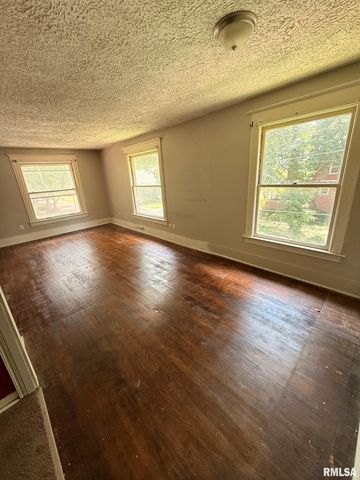 843 S GLENWOOD Avenue, Springfield, IL 62704