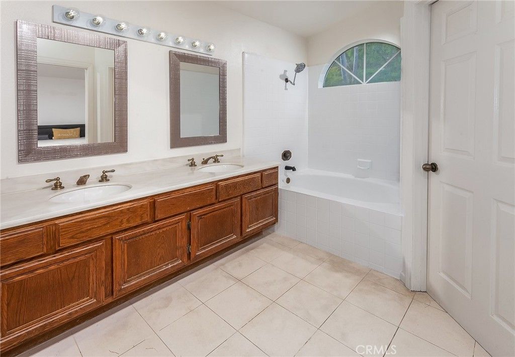Image 14 of property listing at 7221 Bouquet Drive, West Hills, CA 91307