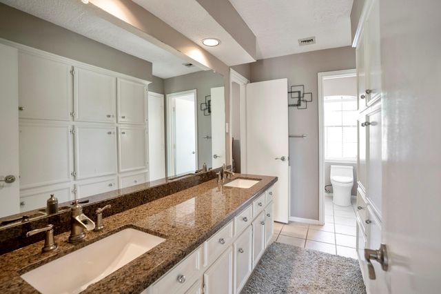 37 Doe Run Drive, The Woodlands, TX 77380