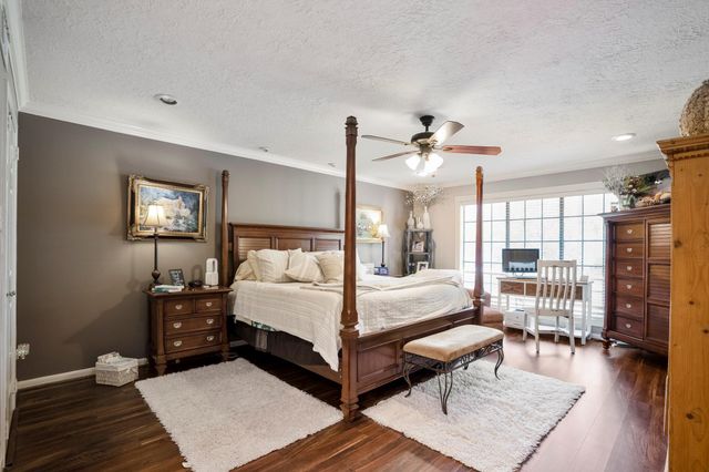 37 Doe Run Drive, The Woodlands, TX 77380